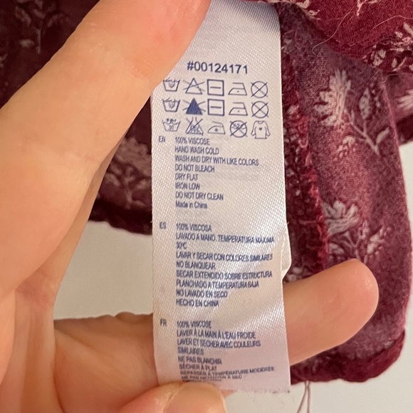 Forever21 Red Patterned Hi-Low Spaghetti Strap Crop Top Size M 🌷🌺🌷 - Picture 4 of 7